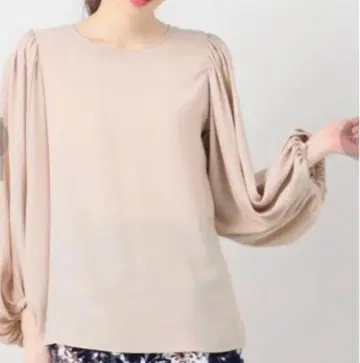 새상품급 스픽앤스팬 볼륨 소매 드레이프감 블라우스