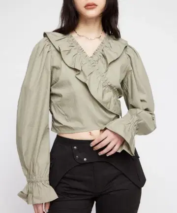 올리브 그린 프릴 랩 셔츠