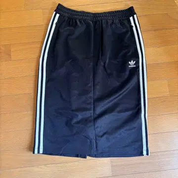 아디다스 블랙스리스트라이프 스커트 L 사이즈