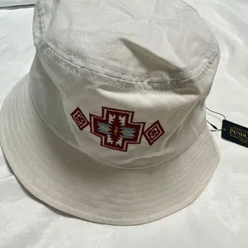 새상품 펜들턴 버킷햇 COMFORTAS 화이트 오르테가 자수