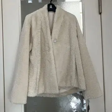 크림색 보아 자켓