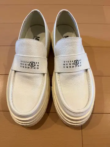 MMW 화이트 가죽 로퍼 스니커즈