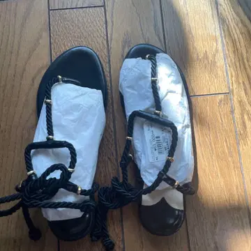 지미추 블랙 샌들 35