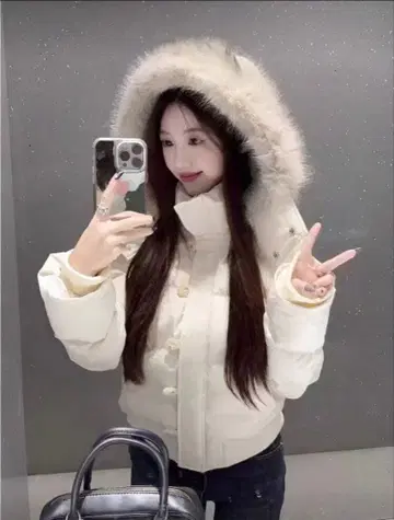화이트 다운 자켓 퍼 포함
