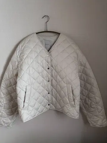 NOBLE 퀼팅 숏 블루종 컬러 화이트