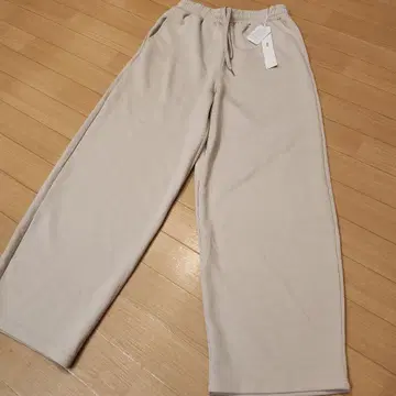 Mal. 베이지 캐주얼 팬츠