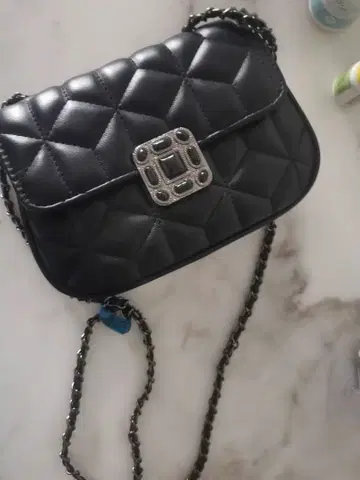 블랙 퀼팅 숄더백