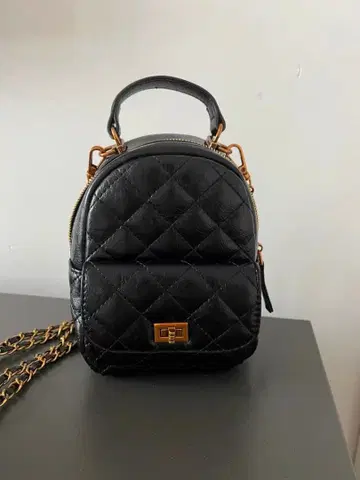 미니 블랙 숄더백 퀼팅 디자인