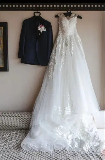 YNS 플라워 자수 포함 화이트 웨딩 드레스 A라인