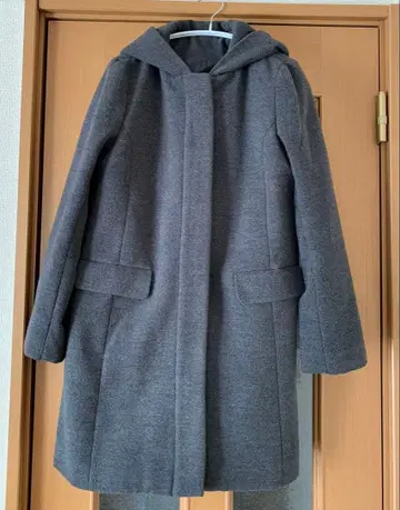 그레이 후드 부착 롱 코트