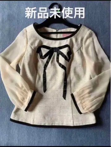 캬바 크림색 리본 포함 긴팔 상의와 타이트 스커트 세트