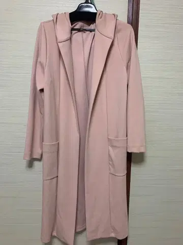 후드 부착 핑크 코트