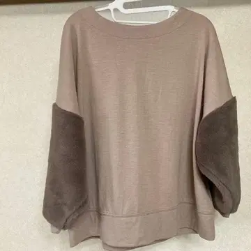 RADIATE 퍼 슬리브 베이지 이소재 상의 가을/겨울