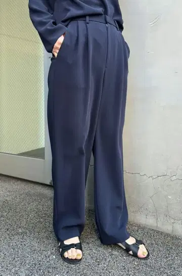 [택 포함 미사용 새상품] TOMORROWLAND에서 구매한 팬츠