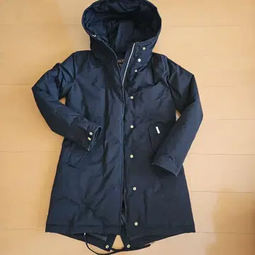 울리치 후드 부착 블랙 다운 자켓