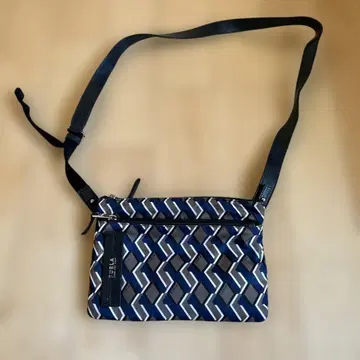 FURLA 기하학 패턴 사코슈