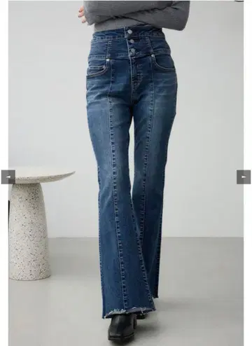 [ AZUL 미사용 새상품 ] 하이웨스트 버튼 플레어 데님 M