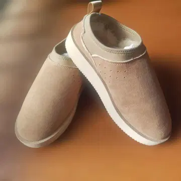 두지엠 클라세 스이코크 베이지 무스탕 슬립온 24