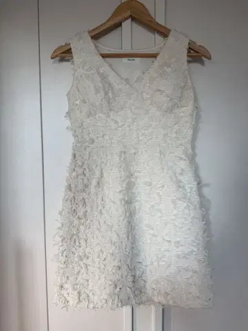 다리치 화이트 V넥 트위드 프린지 미니 원피스