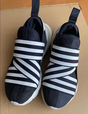 Y-3 UltraBoost 22 'Black White' 24.5cm