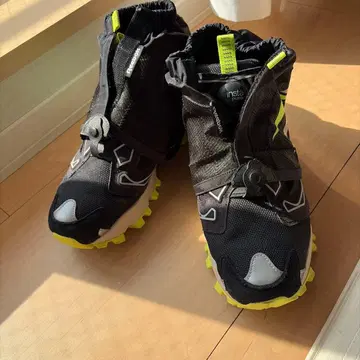 리복 인스타 펌프 퓨리 트레일 슈라우드