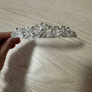 크리스탈 장식 티아라