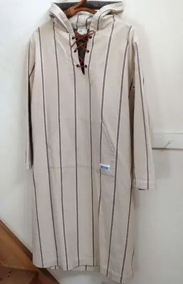 ARMEN 스트라이프 후드 부착 원피스