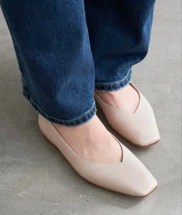 LE TALON 스퀘어 V컷 플랫 23.5