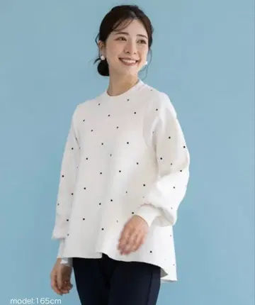 미사용 새상품 Sono 화이트 도트 무늬 긴팔 상의 정가 25300