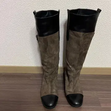 브라운과 블랙의 롱 부츠 조키 타입으로 겨울 밑창 사용