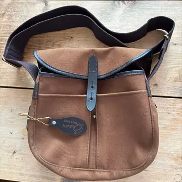 Brady 숄더백 헤이즐넛