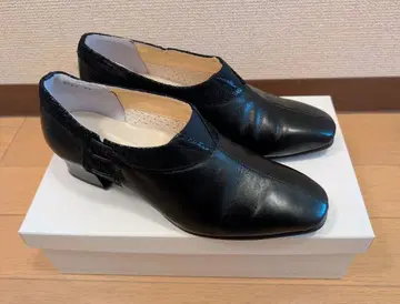 블랙 가죽 슬립온 펌프스 중간 힐