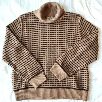 23구 터틀넥 스웨터 44 사이즈