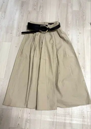 ZARA 새상품급 이번 시즌 베이지 플레어 스커트 벨트 포함