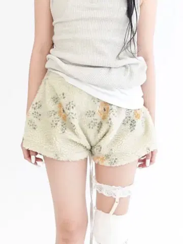 꽃무늬 플리스 숏팬츠