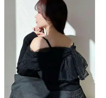 리젝시 백리본 오프숄더 니트탑 블랙