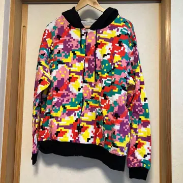 모모이로 클로버 Z 후드티