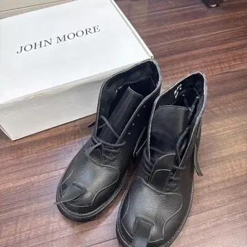 JOHN MOORE 블랙 가죽 부츠