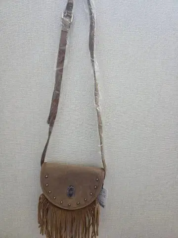 MOUSSY 베이지 스웨이드 프린지 숄더백