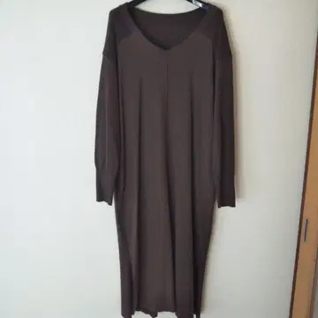 23구 L V넥 니트 원피스 46