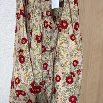 핑크하우스 꽃무늬 플레어 스커트 M 사이즈 베이지/빨간색