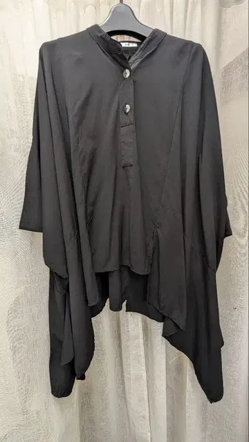 loaf 블랙 5부 소매 상의