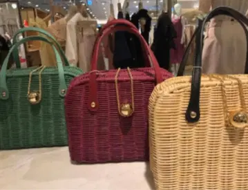 릴리 브라운 버건디 라탄풍 핸드백