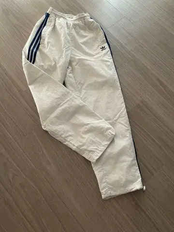 adidas 화이트 스트라이프 팬츠