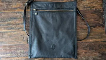 sot KDDI 가죽 플랫 숄더백