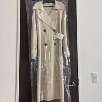 베이지 트렌치코트 VIS