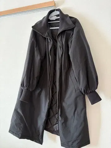 CIAOPANIC TYPY 스탠드 카라 볼륨 슬리브 코트 블랙