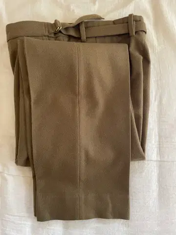 AURALEE 브라운 슬랙스 벨트 포함