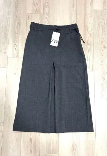 미사용 새상품 ZARA 그레이 타이트 스커트