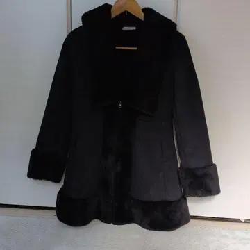 LIP SERVICE 페이크 무스탕 코트 M 사이즈